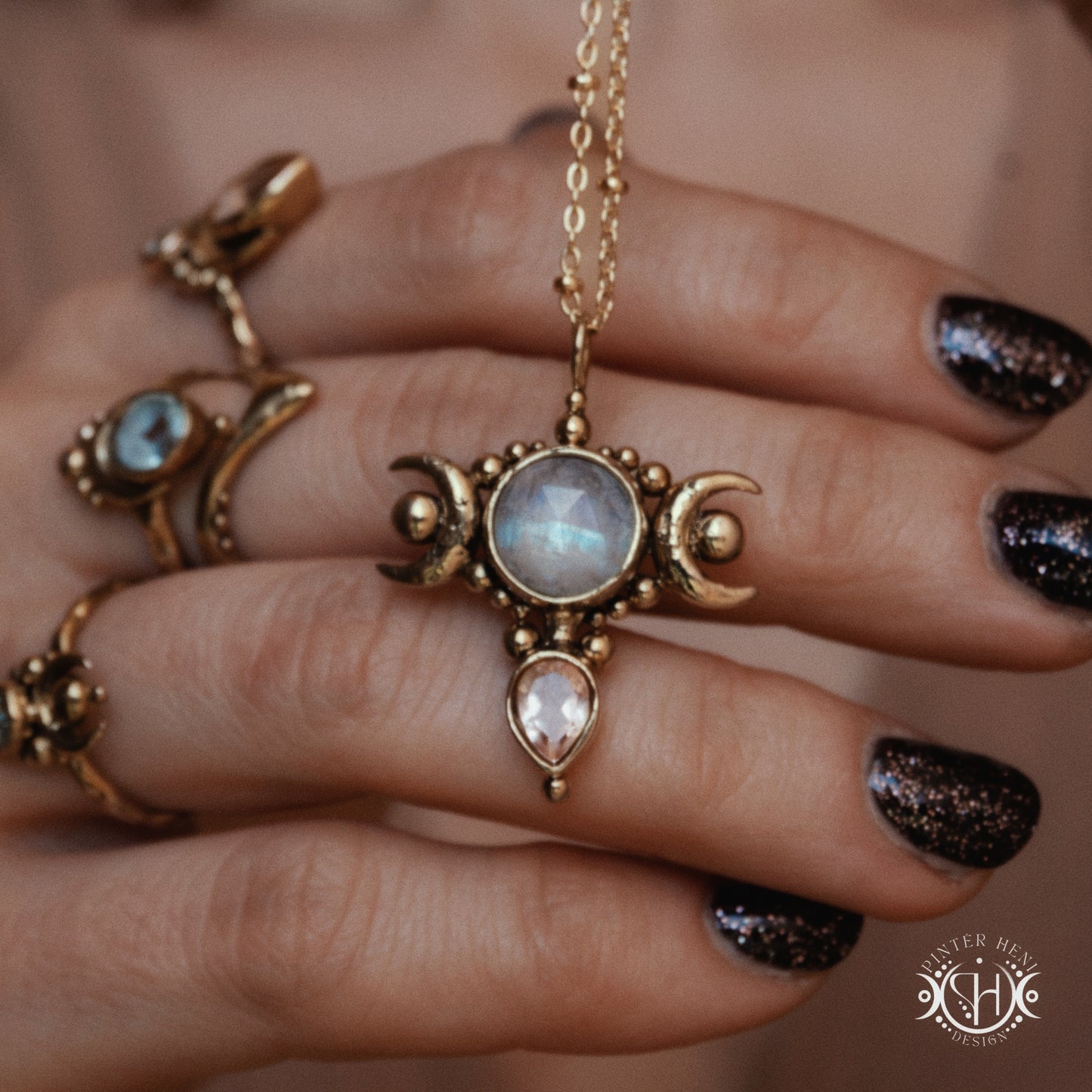 Colgante Petite Selene | Collar de Arquetipo Femenino con Piedra Luna, Larimar y Vesuvianita Hecho Bajo Pedido
