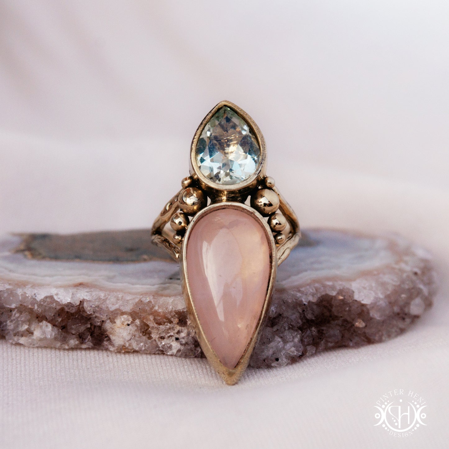 Anillo Athena | Anillo de cuarzo rosa y prasiolita hecho a mano bajo pedido