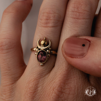 Anillo Nyx | Anillo Arquetipo Femenino Hecho Bajo Pedido con Ópalo y Piedra Luna o Granate
