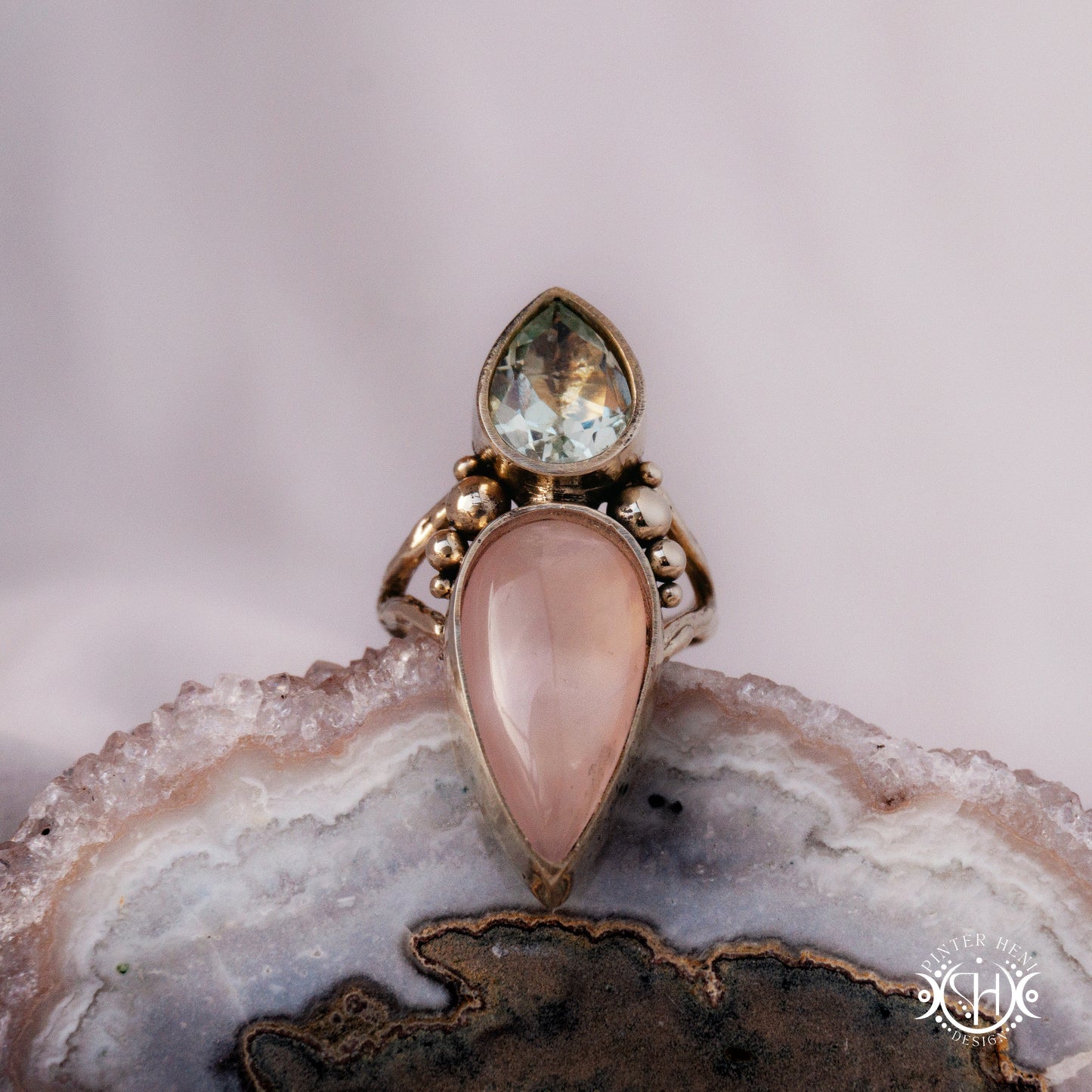 Anillo Athena | Anillo de cuarzo rosa y prasiolita hecho a mano bajo pedido