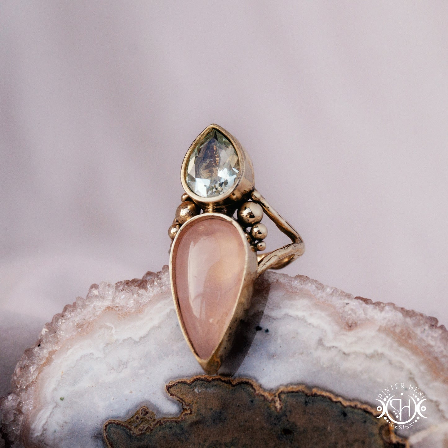 Anillo Athena | Anillo de cuarzo rosa y prasiolita hecho a mano bajo pedido
