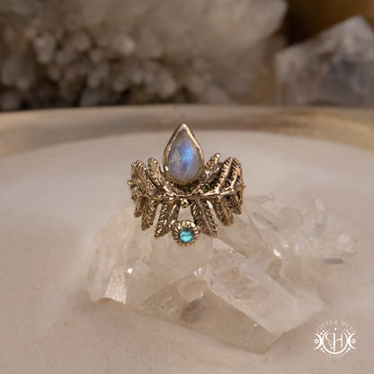 Handcrafted sculptural brass fern ring with labradorite stone.