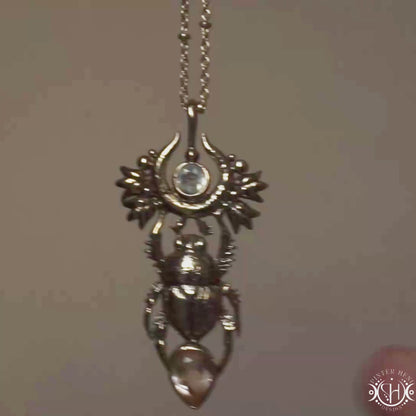 Colgante Escarabajo | Collar de morganita y piedra luna hecho a mano bajo pedido
